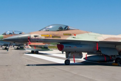 מטוס אף-16 של חיל האוויר שהשתתף בהפצצת הכור הגרעיני בעיראק (צחי אבנור ואביר המתמטיקה CC BY 3.0)