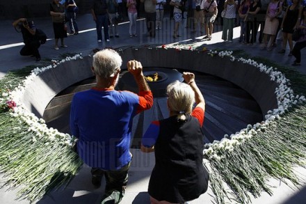 אנדרטת הזיכרון לרצח העם הארמני, ארמניה, 2010 (David Hakobyan / PAN Photo CC BY-NC-ND-2.0)
