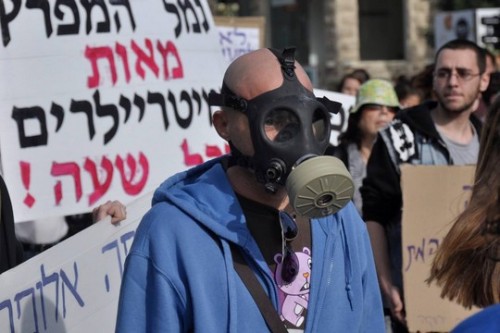 הפגנה נגד הזיהום בחיפה, דצמבר 2014 (יעקב סבן) הפגנה נגד הזיהום בחיפה, דצמבר 2014 (יעקב סבן)