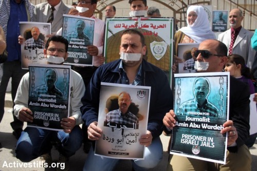 עיתונאים פלסטינים מוחים נגד מעצר מנהלי של עיתונאי