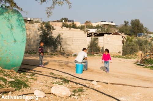 הכפר הבדואי הבלתי מוכר אֻםּ אַל-חִירָאן (יותם רונן/אקטיבסטילס)