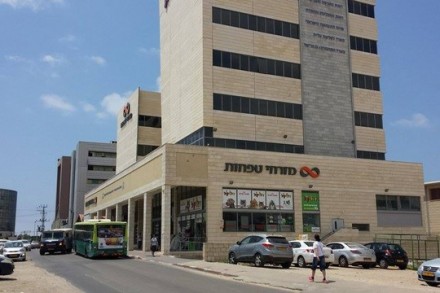 כאן התאבד יוסף. מגדל משרדי הממשלה, אשקלון (אבי בלכרמן)
