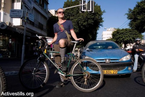 רוכב אופניים (אילוסטרציה: יותם רונן / אקטיבסטילס)