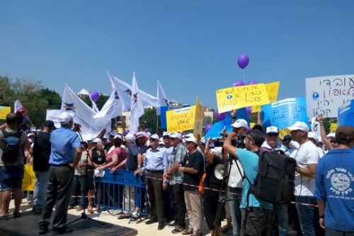 הפגנת סולידריות עם עובדי הקבלן בתל-אביב. צילום: אלי ביתאן