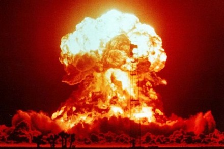 פיצוץ במהלך ניסוי גרעיני בנוואדה ארה"ב