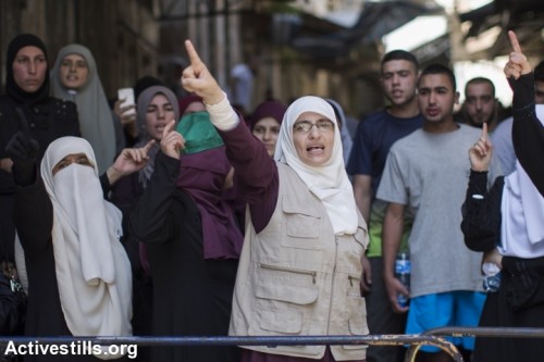 עימותים בירושלים: "מנסים להתפלל באל-אקצא כדי לדחוק את הפלסטינים"