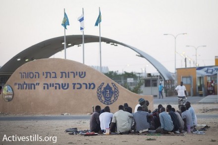 מבקשי מקלט מחוץ למתקן חולות (אורן זיו/אקטיבסטילס)