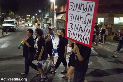 הפגנת תושבים בדרום תל אביב נגד מסתננים וסמולנים (קרן מנור / אקטיבסטילס)