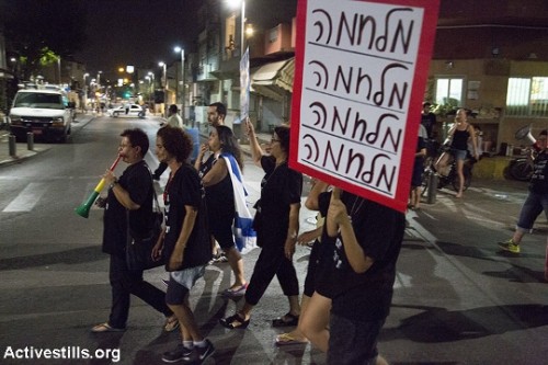 הפגנת תושבים בדרום תל אביב נגד מסתננים וסמולנים (קרן מנור / אקטיבסטילס) הפגנת תושבים בדרום תל אביב נגד מסתננים וסמולנים (קרן מנור / אקטיבסטילס)