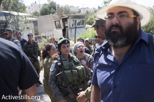 שוטרים וחיילים סייעו לאנשי שוברים שתיקה להתקדם בסיור (אורן זיו / אקטיבסטילס) שוטרים וחיילים סייעו לאנשי שוברים שתיקה להתקדם בסיור (אורן זיו / אקטיבסטילס)
