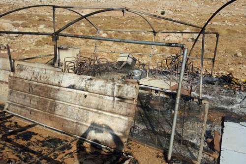שריפת אוהל בדואי בכפר אל-סמיה כנקמה על מעצרים מנהליים של פעילי ימין (צילום: זאכריה סדה, רבנים למען זכויות האדם)