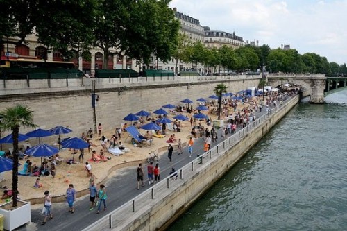 כמו תל אביב, גם החוף שהוקם בפריז הוא שקר