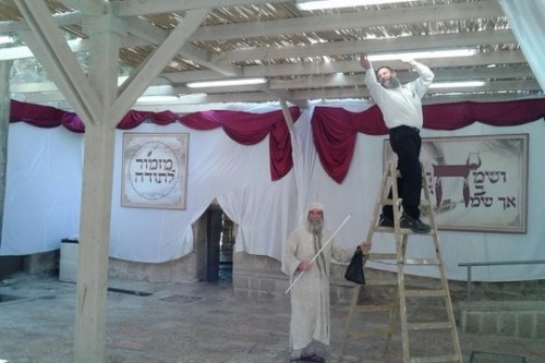 התקנת סוכה בסמוך לקבר דוד וחדר הסעודה האחרונה