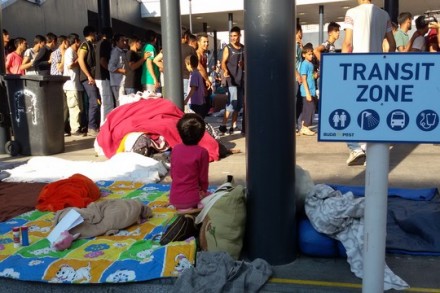 מבקשי מקלט בתחנת הרכבת המרכזית בבודפשט (שחר שוהם)