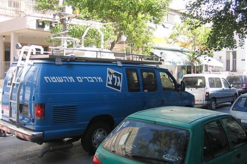 ניידת שידור של גלי צה"ל. (ויקימדיה קומונס, Talmoryair)