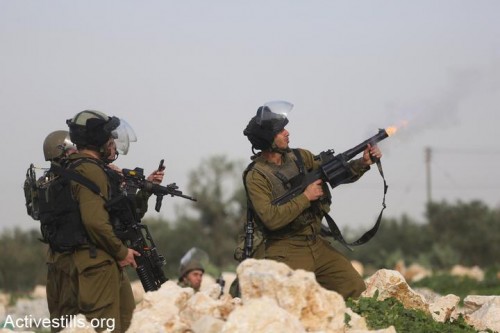 "פלסטיני ניסה לחטוף נשק מחייל ונורה למוות". האמנם?