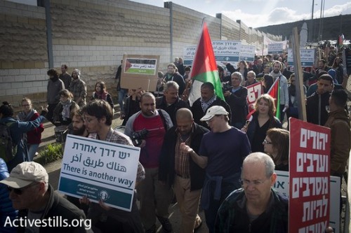 ערבים ויהודים הפגינו יחד נגד כיבוש ואלימות סמוך למחסום המנהרות 