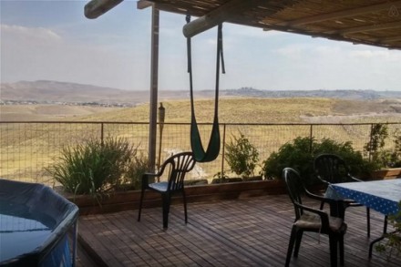 "וילה מקסימה במדבר יהודה", 260 דולר ללילה. בהתנחלות נופי פרת. צילום מסך מתוך AirBnb