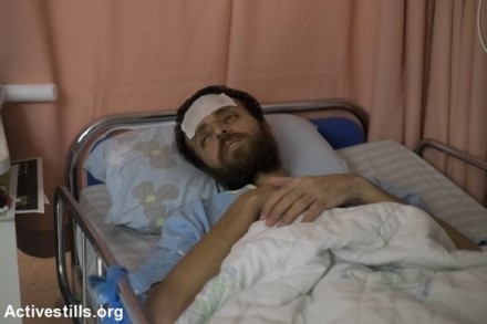 העיתונאי מחמד אלקיק ביום ה-76 לשביתת הרעב שלו במחאה על מעצרו המנהלי בבית החולים "העמק" בעפולה (אורן זיו/אקטיבסטילס)