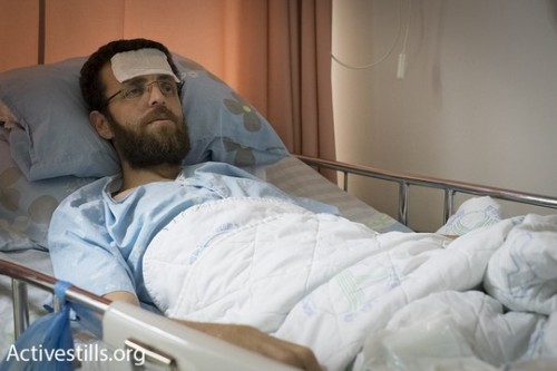 העיתונאי מחמד אלקיק ביום ה-76 לשביתת הרעב שלו במחאה על מעצרו המנהלי בבית החולים "העמק" בעפולה (אורן זיו/אקטיבסטילס) העיתונאי מחמד אלקיק ביום ה-76 לשביתת הרעב שלו במחאה על מעצרו המנהלי בבית החולים "העמק" בעפולה (אורן זיו/אקטיבסטילס)