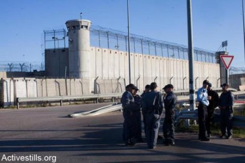 כלא עופר, צילום מבחוץ. (יותם רונן/ אקטיבסטילס)
