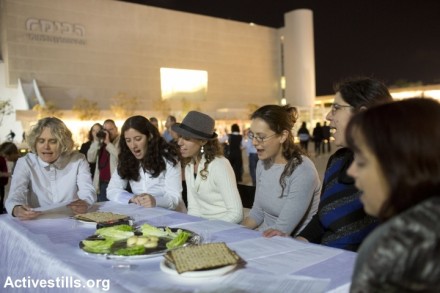 ליל סדר אלטרנטיבי ברחבת הבימה, פסח 2014 (אורן זיו / אקטיבסטילס)