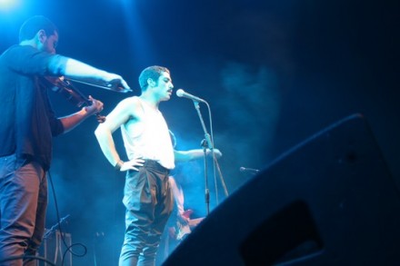 חאמד סינו, משרוע לילה, הופעה בעמאן ב-2011 (חגי מטר)