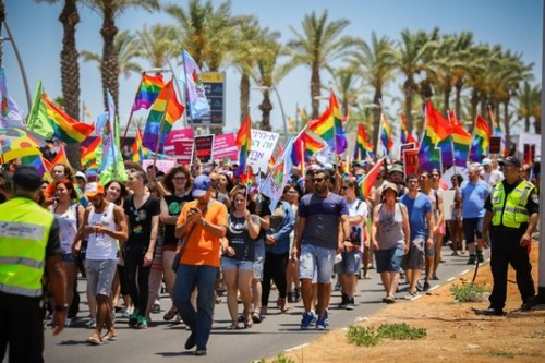 מצעד הגאווה באשדוד (פלאש90) מצעד הגאווה באשדוד (פלאש90)