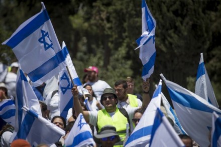צעדת השוויון מגיעה לירושלים (יונתן סינדל / פלאש90)