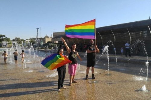 ברק עטר, לשעבר יו"ר אגודת הלהט"ב של באר שבע, במחאה מול העירייה לפני שנעצר (באדיבות ברק עטר)