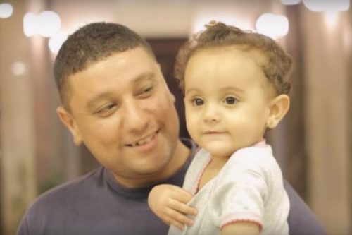היישר מהרצועה, איימן מע'מיס ובתו (תמונה באדיבות "אנחנו לא מספרים". היישר מהרצועה, איימן מע'מיס ובתו (תמונה באדיבות "אנחנו לא מספרים".