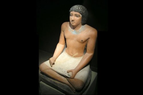 פסל הלבלר היושב, נמצא במצרים ומתוארך למאה ה 25 לפני הספירה