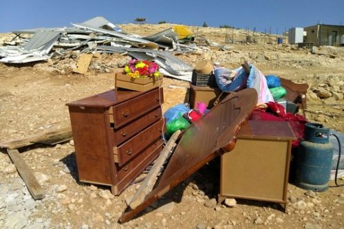 הריסות באום אל-ח'יר. צילום: גיא בוטביה