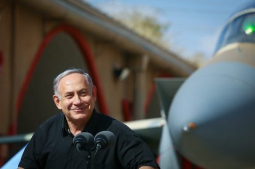 .ראש הממשלה בנימין נתניהו בביקור בבסיס חיל האוויר בתל נוף. אוגוסט 2016. (צילום: פלאש 90) ראש הממשלה בנימין נתניהו בביקור בבסיס חיל האוויר בתל נוף. אוגוסט 2016. (צילום: פלאש 90)