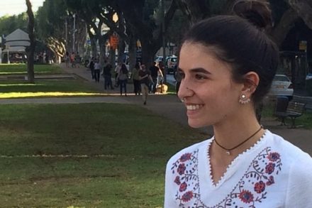 סרבנית המצפון עמרי ברנס. נשאלה מדוע היא מפעילה כוח בנסיעה ברכב (הילה אלוני אוחיון)