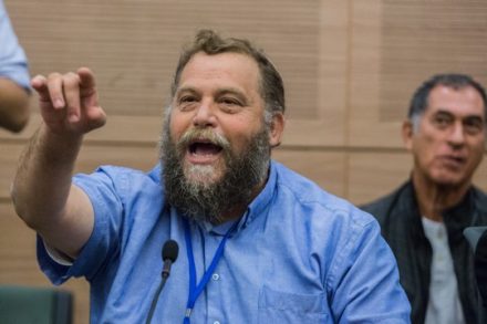 סוחט למערכת את המיץ. מנהיג ארגון הימין הקיצוני להב"ה בנצי גופשטיין.(יונתן סינדל/פלאש90)