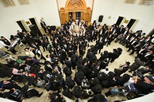 הכנסת ספר תורה בישיבת שערי יושר (בחדרי חרדים)