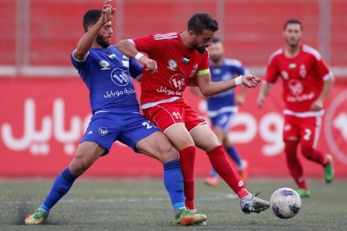 משחק גם בנבחרת פלסטין: מוחמד דרוויש בכחול במדי הילאל אל-קודס במשחק נגד אהלי אל-ח'ליל מחברון (יוסף שאהין) משחק גם בנבחרת פלסטין: מוחמד דרוויש בכחול במדי הילאל אל-קודס במשחק נגד אהלי אל-ח'ליל מחברון (יוסף שאהין)