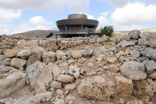 מרכז מבקרים באתר הארכיאולוגי תל שילה, ליד התנחלות שילה (מנדי הכטמן / פלאש90)