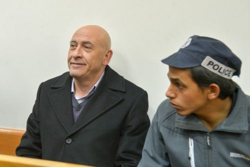 באסל גטאס בדיון על הארכת מעצרו בבית משפט השלום בראשון לציון (אבי דישי/פלאש90)