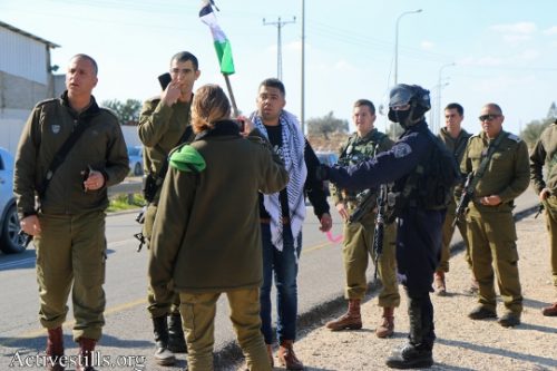 צפו: חיילים מנעו מפלסטינים וישראלים להפגין יחד נגד הפקעת אדמות