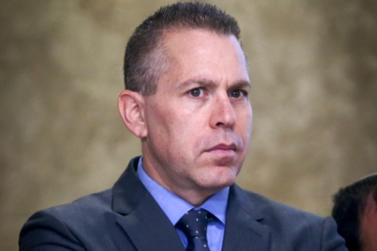 דו ח בזמן כהונת ארדן קל יותר להשיג נשק שיחה מקומית