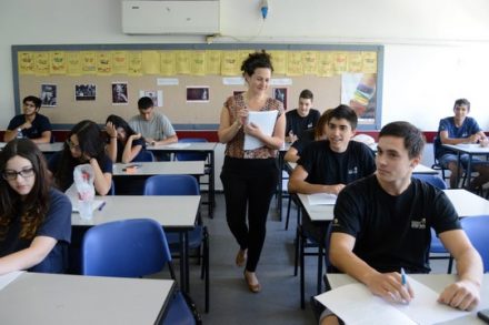 שעת חינוך היא הרבה פעם דבר מלאכותי. מורה בכיתה. למצולמים אין קשר לכתבה (יוסי זליגר/פלאש 90)