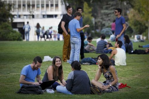 טרמינולוגיה של ייעול מחליפה את הטרמינולוגיה שעוסקת בפיתוח חשיבה. סטודנטיות וסטודנטים באוניברסיטה העברית בירושלים. למצולמים אין קשר לכתבה (מרים אלסטר/פלאש90) סטודנטיות וסטודנטים באוניברסיטה העברית בירושלים. אילוסטרציה (מרים אלסטר/פלאש90)