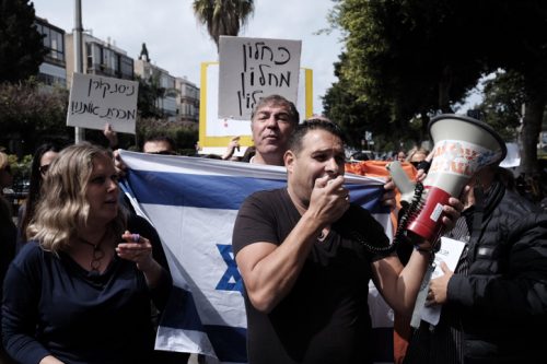 הפגנת עובדי רשות השידור בהסתדרות, אתמול (תומר ניוברג / פלאש90)