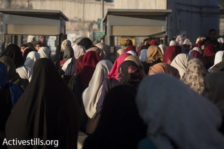 נשים בדרך לירושלים. יום שישי הראשון של חודש רמדאן. 2 ביוני 2017. (אורן זיו/אקטיבסטילס)