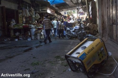 האסון ההומניטרי כבר כאן. גנרטור בשוק של העיר עזה, יוני 2017 (אן פאק/אקטיבסטילס)
