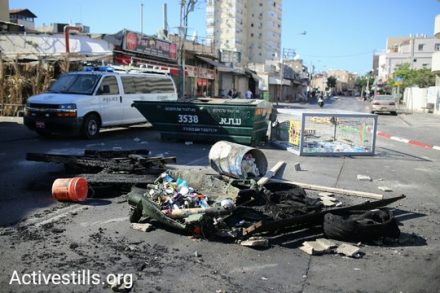 רחוב יפת ביפו לאחר הפגנת זעם של תושבים בעקבות מותו של תושב העיר בן 20 מירי של שוטרים (אורן זיו/אקטיבסטילס)