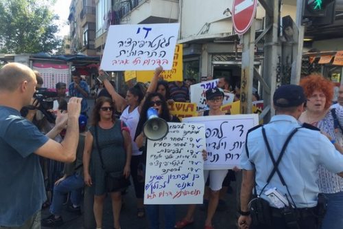 הפגנת תושבות בדרום תל אביב נגד נתניהו (חגי מטר) הפגנת תושבות בדרום תל אביב נגד נתניהו (חגי מטר)