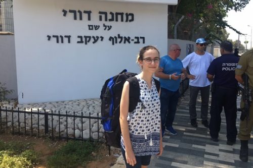 הדס טל בשער הבקו"ם (צילום: מסרבות)